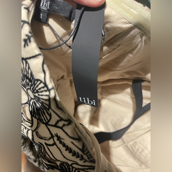 Tibi Elegant Floral eyelet Strapless Dress - Picture 4 of 5